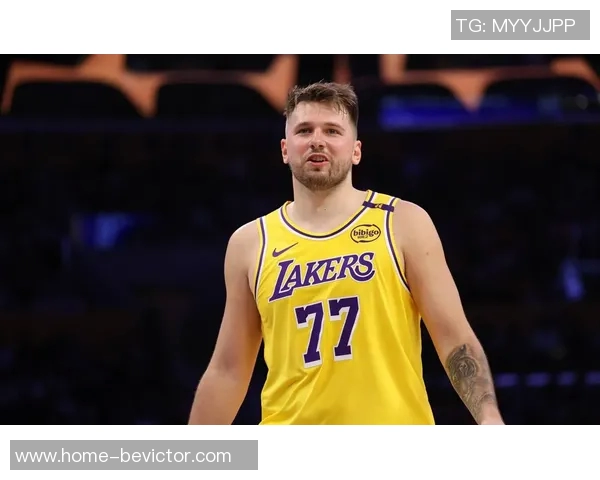 东契奇与里夫斯携手共进展现持球天赋助力湖人未来发展