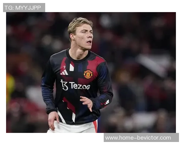 霍伊伦客场大放异彩两射一传助球队领跑小组赛喜悦无比